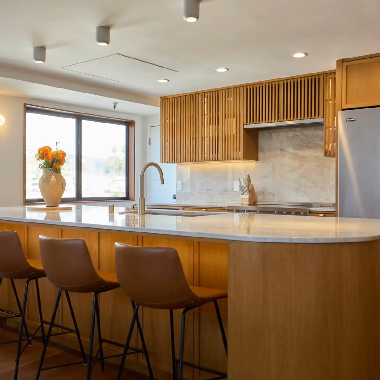 Taj Mahal quartzite and cabinet color combinations